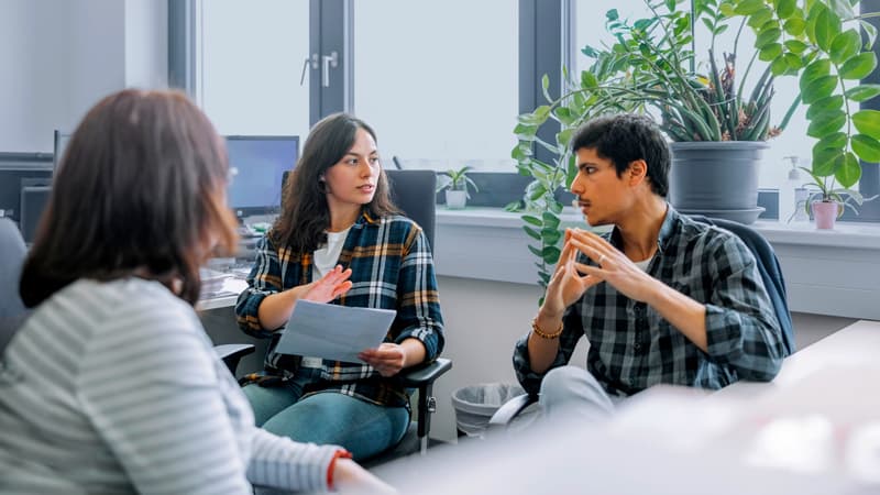 DSJ - Case Study - How Improved Candidate Experience Led to Reduced Time-to-Hire - Supply Chain Stock Manager Discussing With The Team